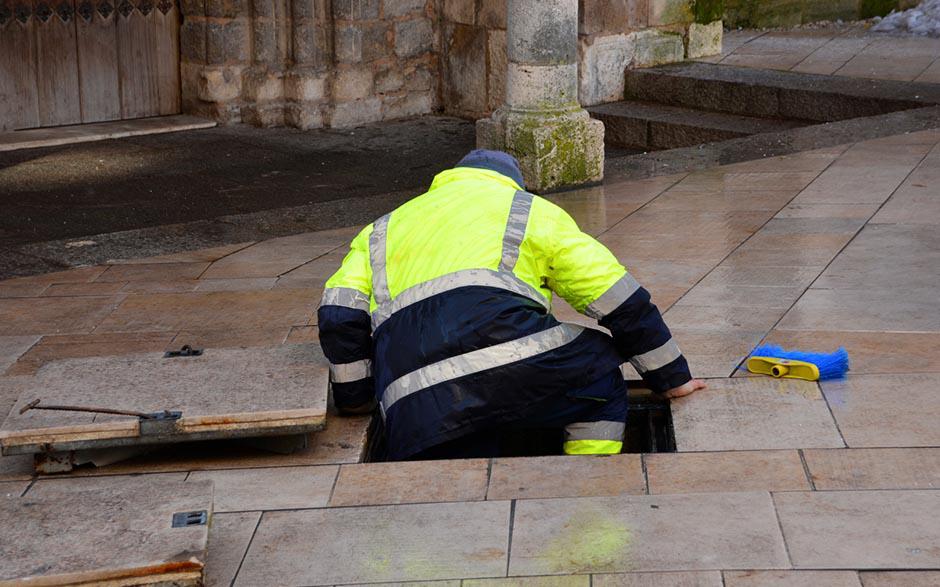comment déboucher une douche Évry